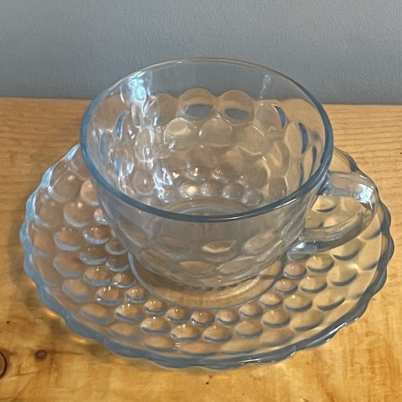 Vintage bubble glass teacup and saucer - Picture 3 of 5